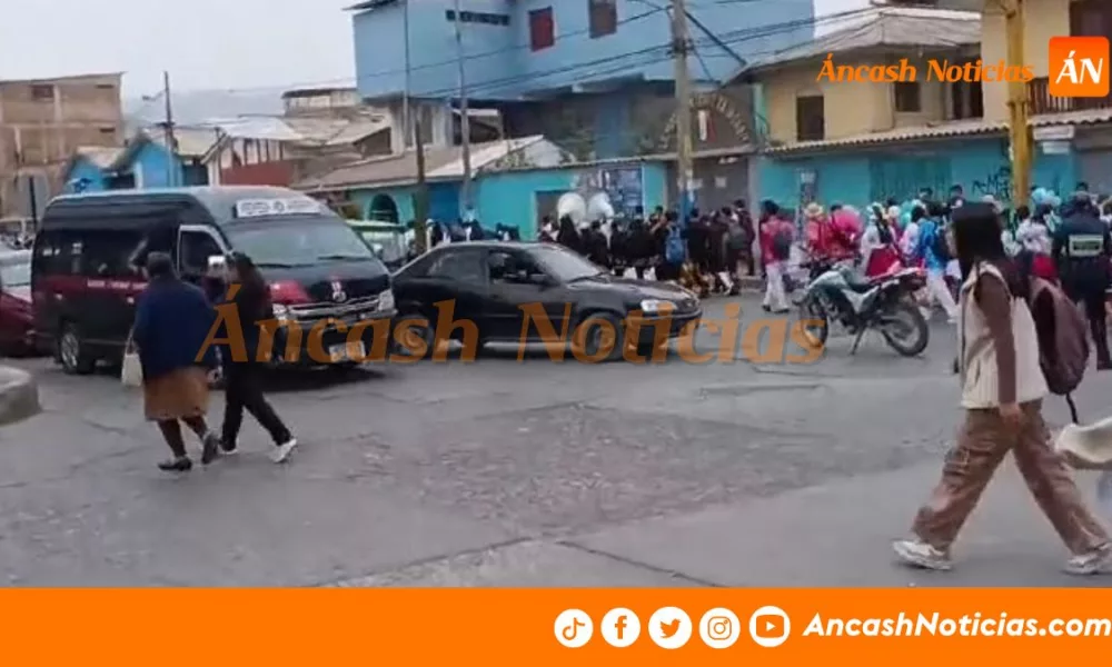 Huaraz: caos vehicular en la ciudad por movilizaciones y pasacalles públicos