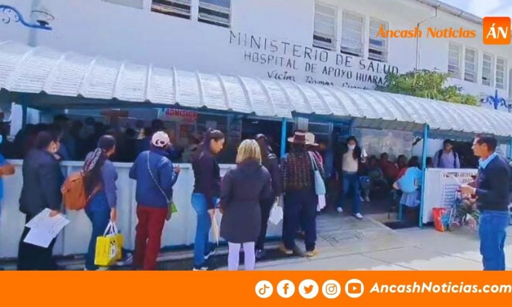 Largas colas y falta de orientación generan malestar en Hospital de Huaraz