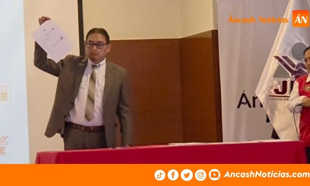 Enrique Vargas del Partido Verde no firma pacto ético en Huaraz