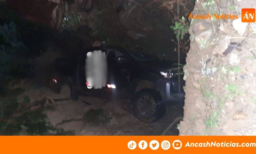 Áncash: Despiste de una camioneta deja dos heridos en Pomabamba