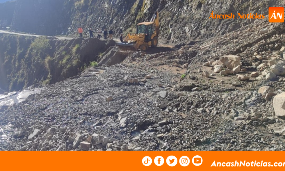 Bolognesi: huaico en Ticllos afecta tramo de la vía AN-112 tras activación de quebrada Chaupigirca