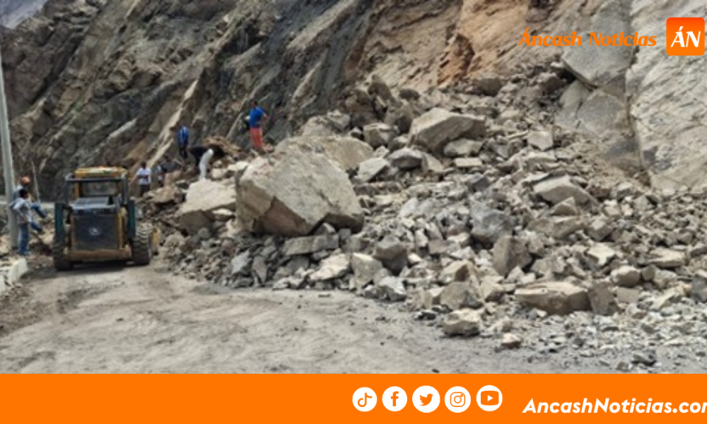 Pallasca: derrumbe afecta tramo de la vía nacional en Santa Rosa