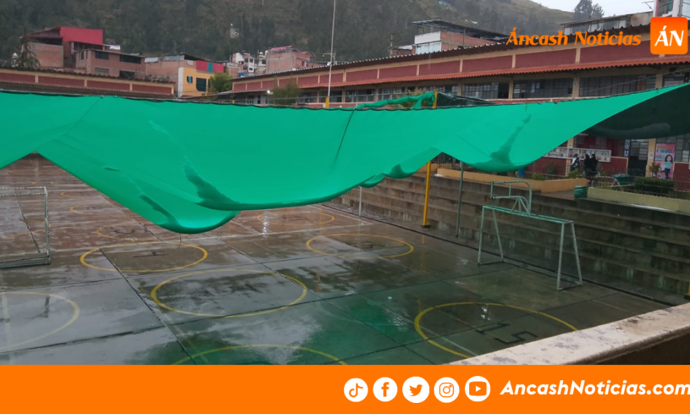 Huaraz: granizada provoca colapso de malla y filtraciones en aulas de colegio Fe y Alegría