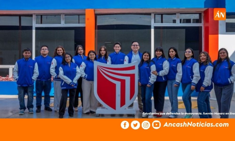 Estudiantes de la UCV destacan en CADE Universitario 2026 con llamado a defender la democracia